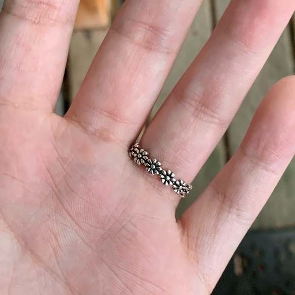 STERLING SILVER DAISY RING - Picture 4 of 6